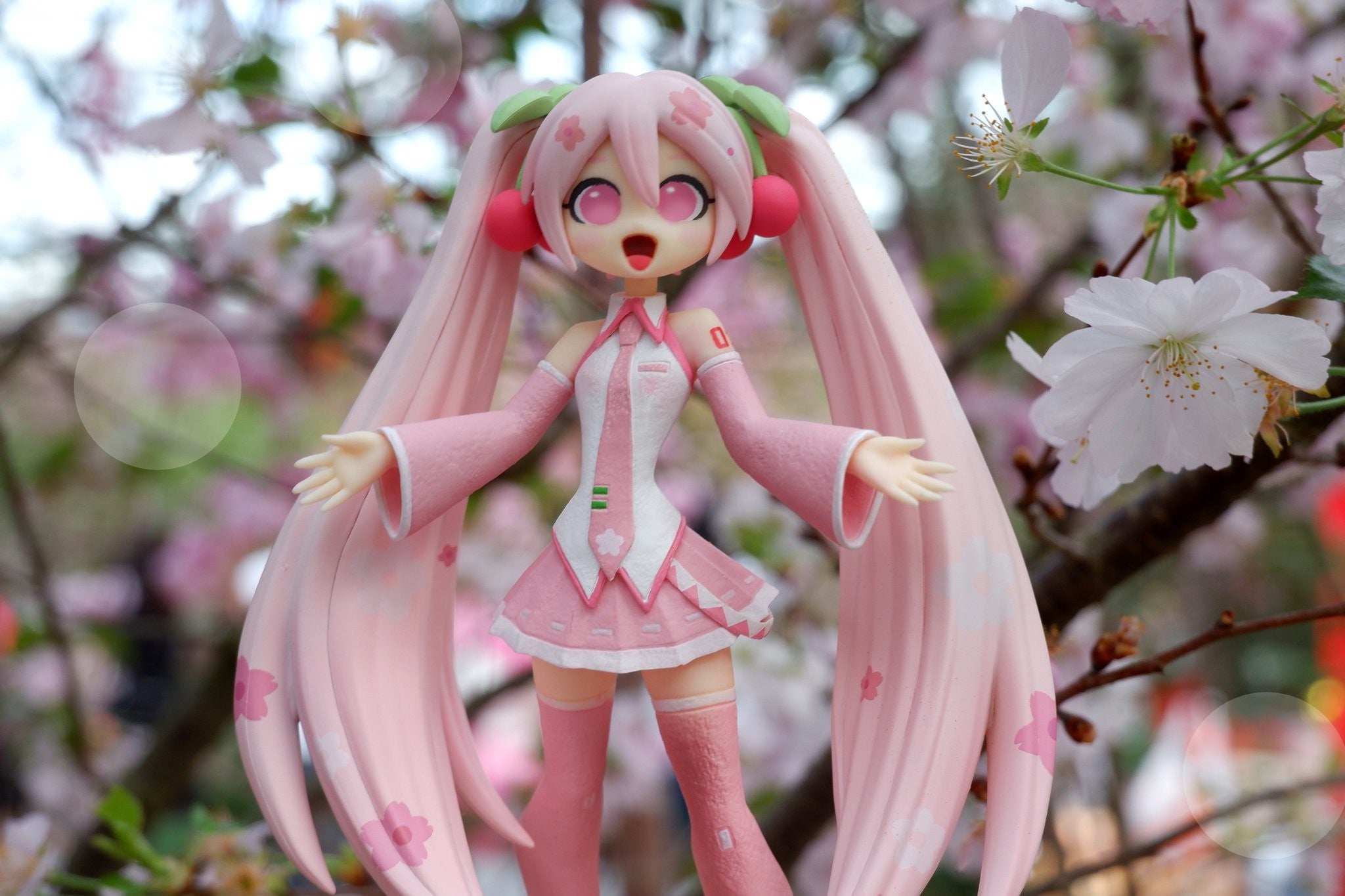 Vocaloid Cartoony Sakura Miku figure (RARE)