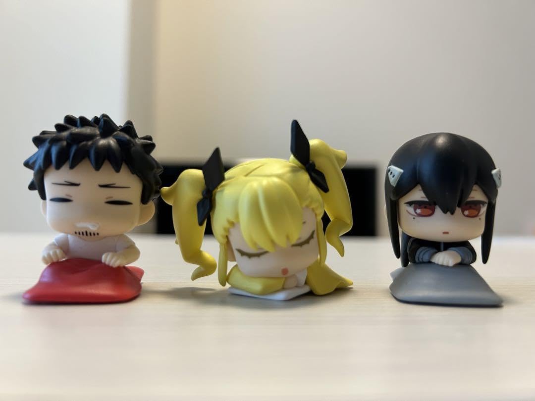 Kaiju no.8 Sleeping Gachapon Figure