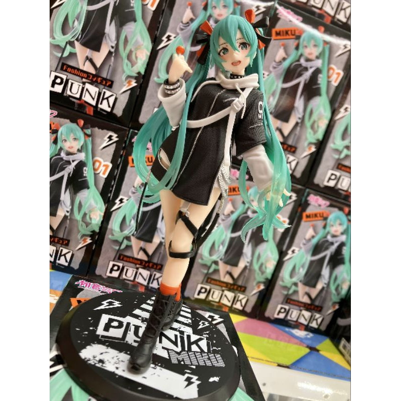 Hatsune Miku - Wonderland Figure Fashion Punk Version