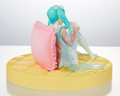 Vocaloid: Hatsune Miku Pajamas Figure by Taito