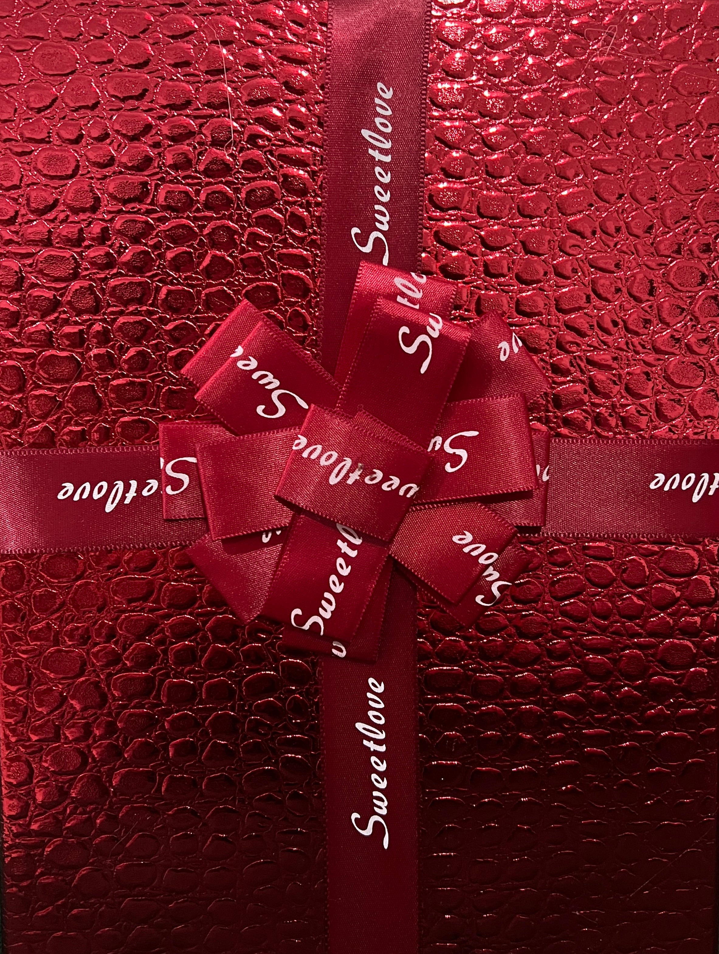 Elegant Valentine Gift Box (2 colors available)