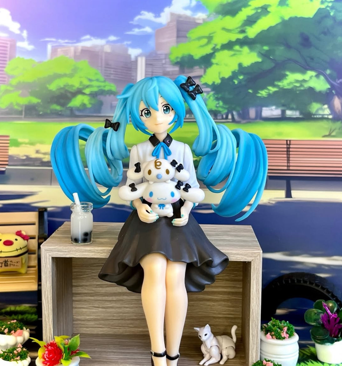Vocaloid Hatsune Miku x Cinnamoroll Osumashi Ver. Figure by SEGA