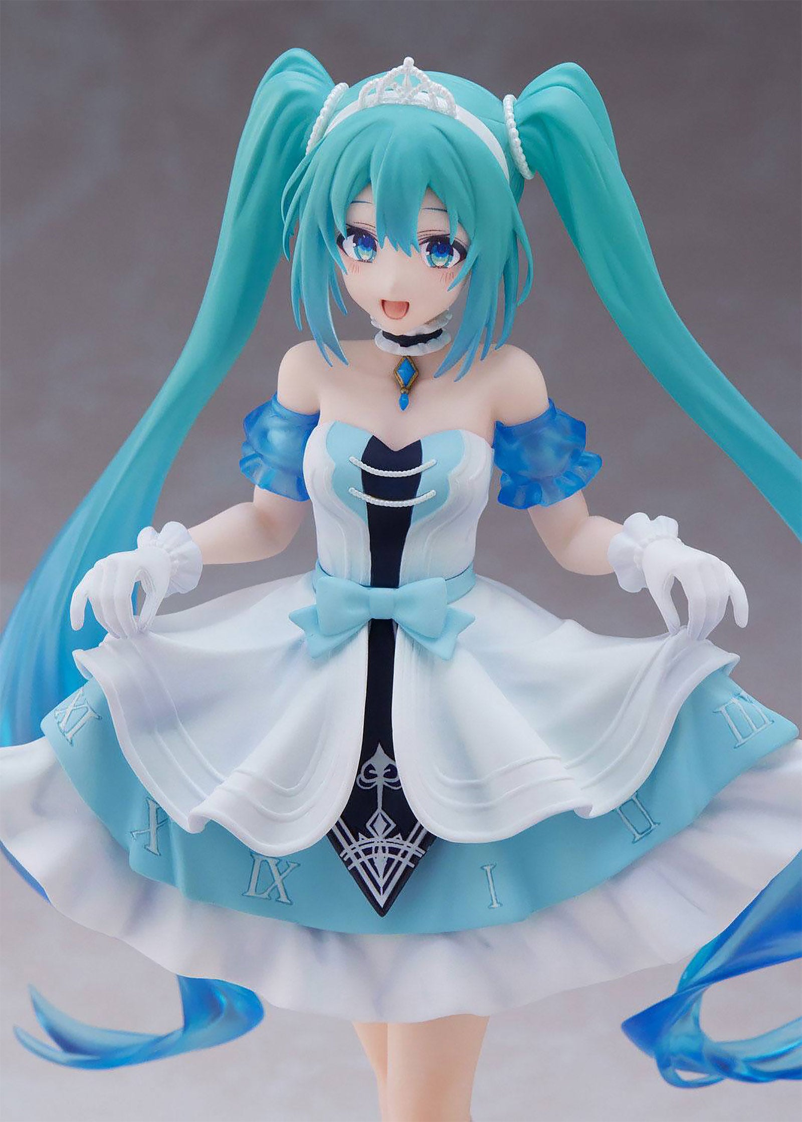 OPEN BOX Vocaloid Wonderland Series Hatsune Miku - Cinderella Version Figure