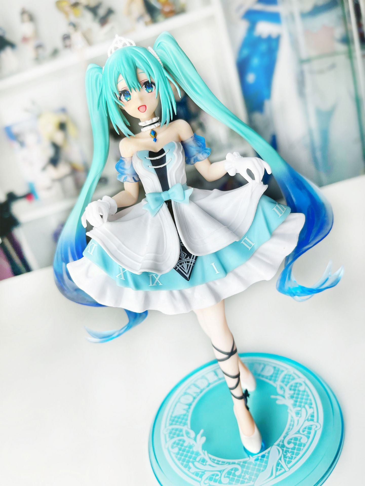 OPEN BOX Vocaloid Wonderland Series Hatsune Miku - Cinderella Version Figure