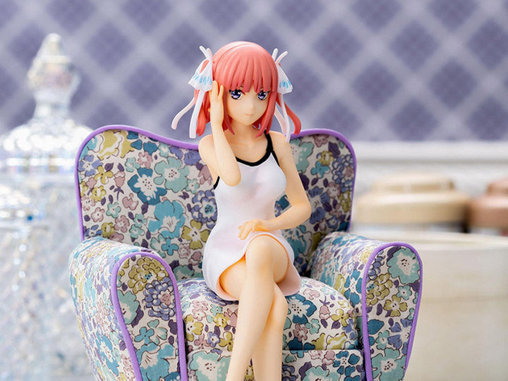 Quintessential Quintuplets Nino Perching figure