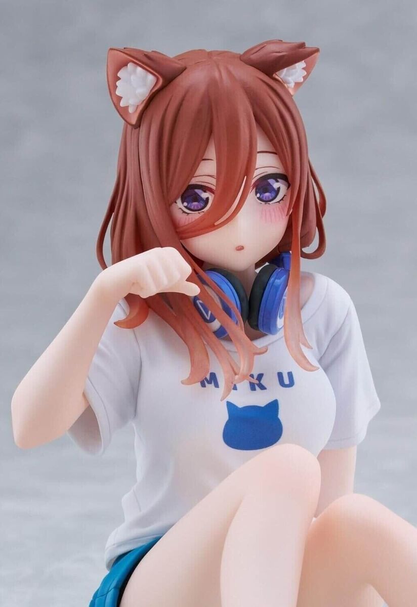 Quintessential Quintuplets Miku Nakano Desktop Cat figure by Taito