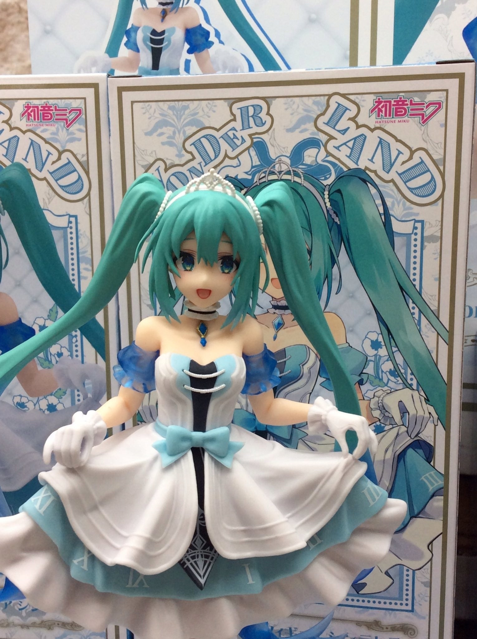 OPEN BOX Vocaloid Wonderland Series Hatsune Miku - Cinderella Version Figure