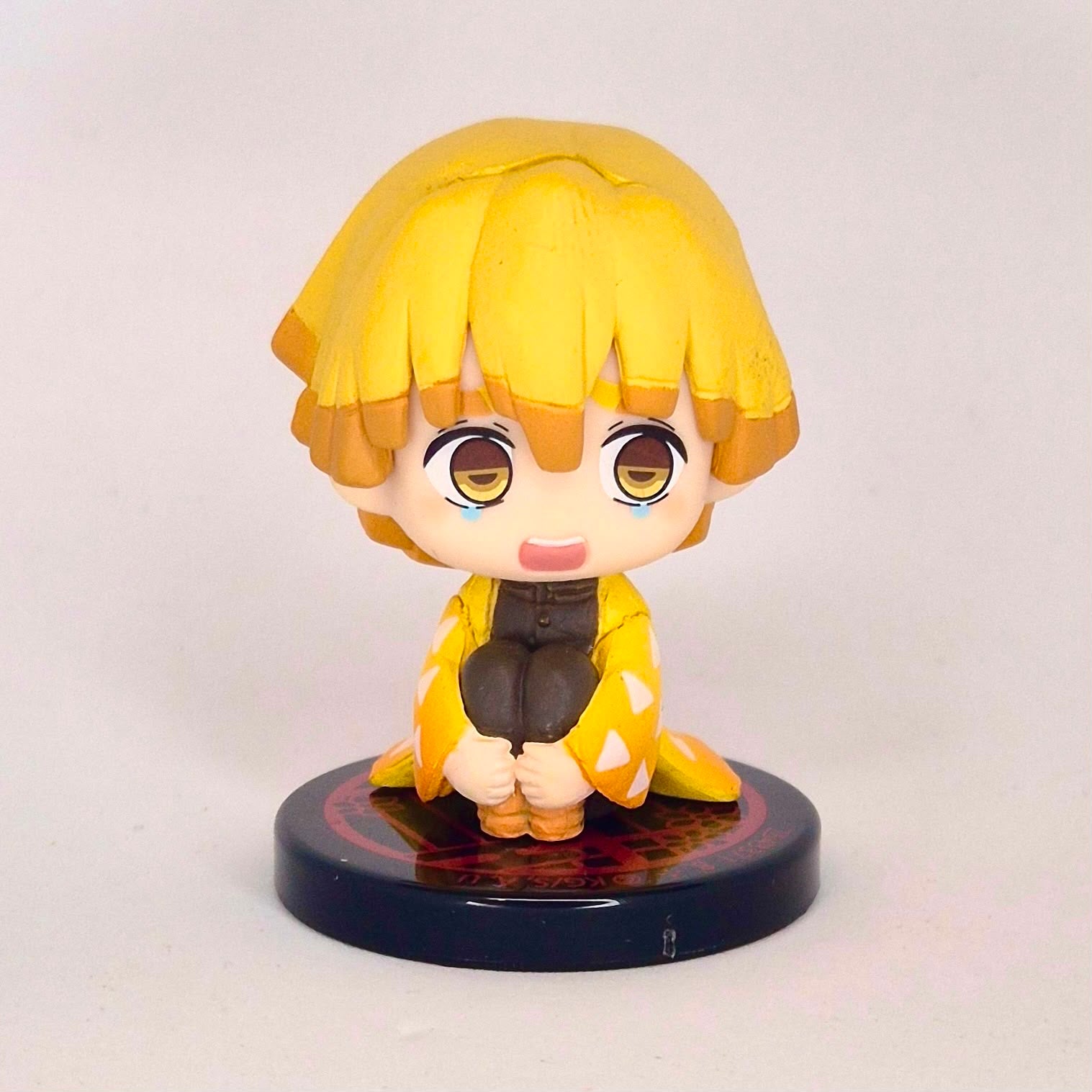 Demon Slayer Zenitsu Suwarasetai mini figurine by Bandai