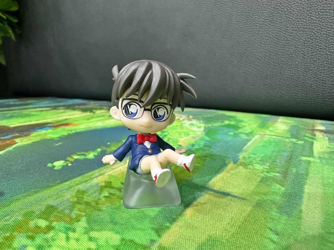 Trinket 28 Detective Conan mini figure