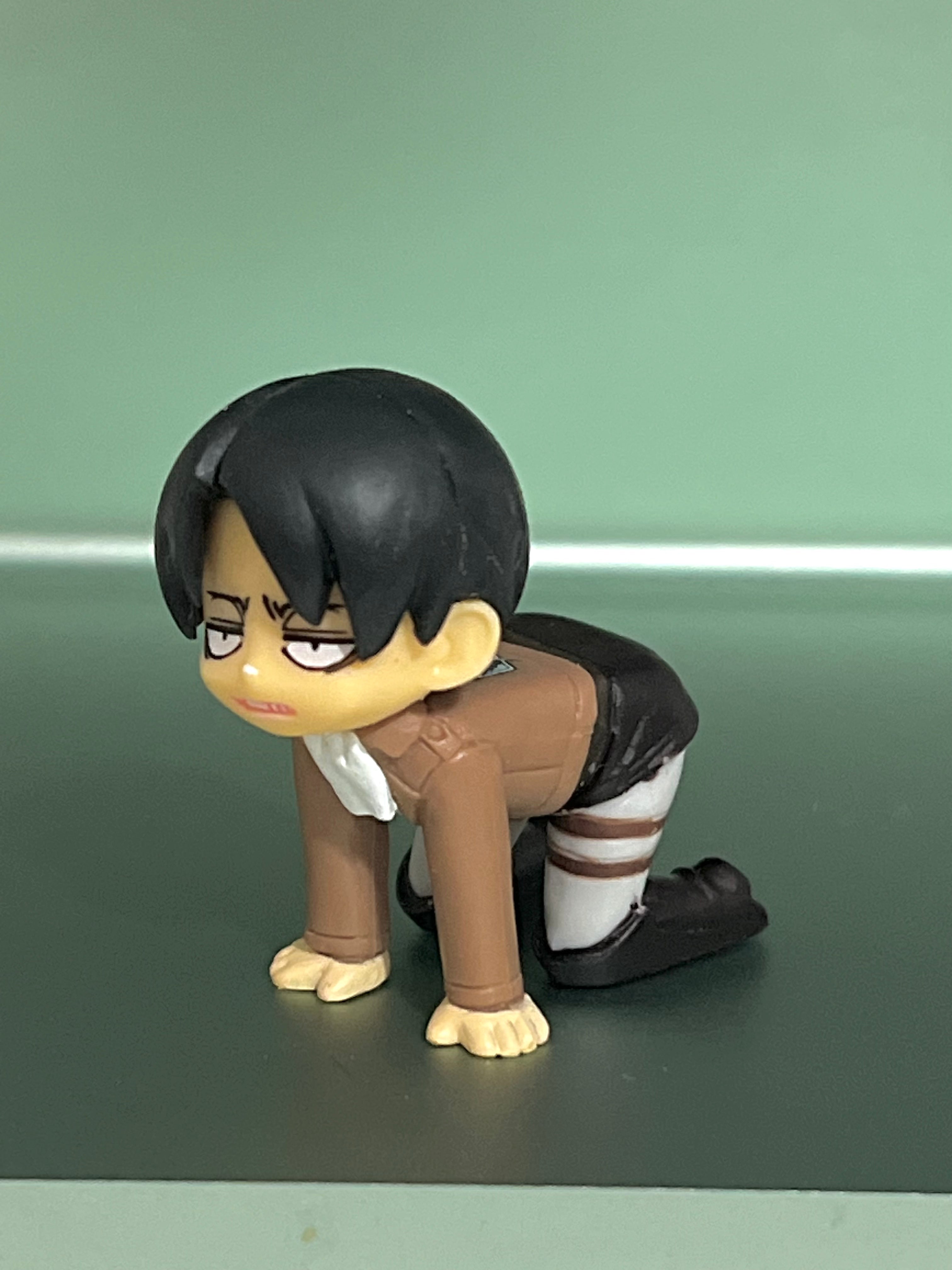 Trinket 16 Levi Ackerman rare mini figure